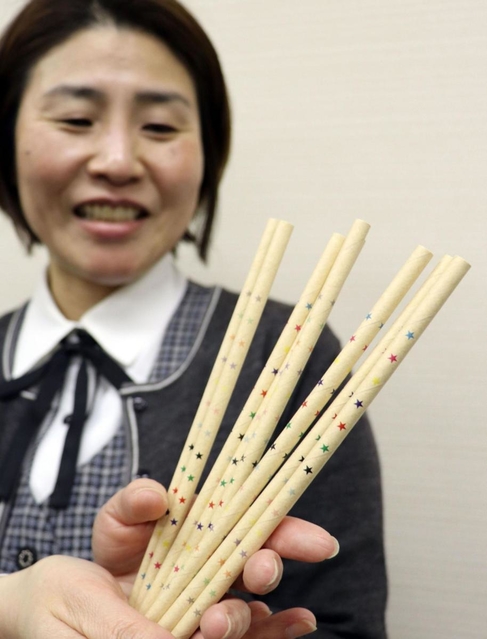 釜谷紙業が販売する紙製ストロー=加古川市加古川町木村