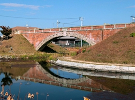美しいアーチを描く平木橋=加古川市野口町水足 美しいアーチを描く平木橋=加古川市野口町水足