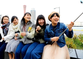 Laughing girls(撮影・斎藤雅志) Laughing girls(撮影・斎藤雅志)