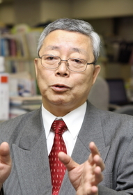 ▽みたに・ようぞう 1969年神戸市入庁。89年から地場産業を担当し、経済局工業振興課(当時)在籍時に阪神・淡路大震災を経験。2003年、政府の「地域産業おこしに燃える人」の第1期生(全国で33人)に選ばれた。
▽みたに・ようぞう 1969年神戸市入庁。89年から地場産業を担当し、経済局工業振興課(当時)在籍時に阪神・淡路大震災を経験。2003年、政府の「地域産業おこしに燃える人」の第1期生(全国で33人)に選ばれた。