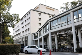 神戸百年記念病院 神戸市兵庫区御崎町1(JR兵庫駅から無料送迎バスで5分) 神戸百年記念病院 神戸市兵庫区御崎町1(JR兵庫駅から無料送迎バスで5分)