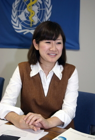 各地の禁煙への取り組みについて話す森渚さん=神戸市中央区脇浜海岸通1 各地の禁煙への取り組みについて話す森渚さん=神戸市中央区脇浜海岸通1