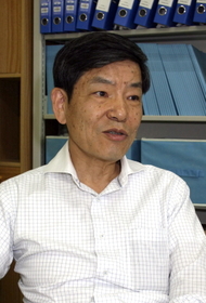 治療薬の研究について話す松尾雅文教授=神戸市西区伊川谷町有瀬 治療薬の研究について話す松尾雅文教授=神戸市西区伊川谷町有瀬