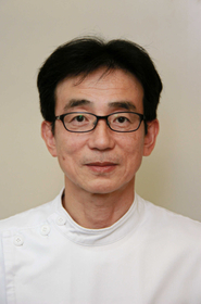 神戸百年記念病院和漢診療科の堀江延和(ほりえ・のぶかず)医師=神戸市兵庫区御崎町1、神戸百年記念病院 神戸百年記念病院和漢診療科の堀江延和(ほりえ・のぶかず)医師=神戸市兵庫区御崎町1、神戸百年記念病院