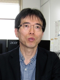 「アレルギー性のせきは放置していると治療にも時間がかかる。早期の受診が大切だ」と話す西村善博特命教授=神戸市中央区楠町7 「アレルギー性のせきは放置していると治療にも時間がかかる。早期の受診が大切だ」と話す西村善博特命教授=神戸市中央区楠町7