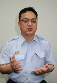 けがの応急手当について話す巽俊二朗救急指導係長=神戸市役所 けがの応急手当について話す巽俊二朗救急指導係長=神戸市役所
