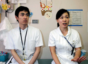 子どものやけどについて話す川西貴志さん(左)と川村桃子さん=尼崎市南塚口町6 子どものやけどについて話す川西貴志さん(左)と川村桃子さん=尼崎市南塚口町6