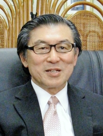 「倫理観、家族観、文化・経済的背景など、さまざまな観点から議論し続けるしかない」と話す玉井浩教授=大阪府高槻市大学町 「倫理観、家族観、文化・経済的背景など、さまざまな観点から議論し続けるしかない」と話す玉井浩教授=大阪府高槻市大学町