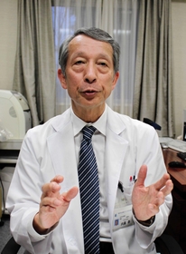 人工内耳について話す神戸市立医療センター中央市民病院の内藤泰副院長=神戸市中央区港島南町2 人工内耳について話す神戸市立医療センター中央市民病院の内藤泰副院長=神戸市中央区港島南町2