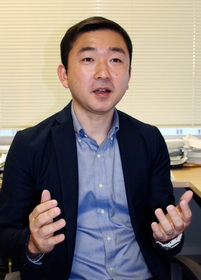 心臓リハビリの病院間連携について話す兵庫医療大リハビリテーション学部の森沢知之講師=神戸市中央区港島1 心臓リハビリの病院間連携について話す兵庫医療大リハビリテーション学部の森沢知之講師=神戸市中央区港島1