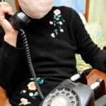 部屋の奥で眠っていた黒電話。「使おうと思えば使えるのよ」=神戸市北区(画像の一部を加工しています)