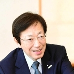 投稿を振り返る久元喜造市長=神戸市役所(撮影・中西幸大)