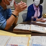 イイミミの仕事について語り合う担当者のミミ子さん(右)とミミ男さん(撮影・秋山亮太)