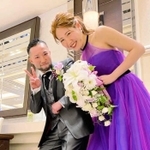 結婚式を挙げた東根歩夢さん(左)と中川未悠さん=2021年2月(東根さん提供)
