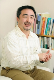 インタビューに答える生殖心理カウンセラー、平山史朗=東京・南青山の東京HARTクリニック インタビューに答える生殖心理カウンセラー、平山史朗=東京・南青山の東京HARTクリニック