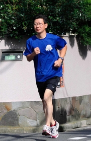 帰省先の東京でランニングに取り組む児山哲哉さん=東京都練馬区(児山さん提供) 帰省先の東京でランニングに取り組む児山哲哉さん=東京都練馬区(児山さん提供)