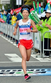 初マラソンで女子2位に入った石本里緒奈(撮影・後藤亮平) 初マラソンで女子2位に入った石本里緒奈(撮影・後藤亮平)