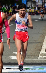 女子2位でフィニッシュした初マラソンの松山芽生 女子2位でフィニッシュした初マラソンの松山芽生