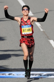 男子7位でフィニッシュする金子晃裕(撮影・斎藤雅志) 男子7位でフィニッシュする金子晃裕(撮影・斎藤雅志)