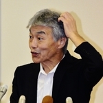 不透明な政務活動費支出について釈明する大野一・神戸市議=3日午後、神戸市役所(撮影・中西幸大)