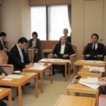 神戸市議会の政務活動費問題の書類送検を受けて開かれた代表者会議=神戸市中央区加納町6、神戸市役所