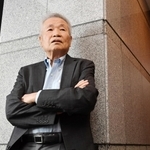 児童養護施設時代を振り返る高杉良さん。「めぐみ園のことは家族にもあまり話してこなかった。あのつらい経験を乗り越えたことが心の支えになっています」=東京都杉並区(撮影・西岡正)
