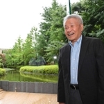 「書いているから元気でいられる。これからもそうありたい」と話す高杉良さん=東京都杉並区浜田山(撮影・西岡正)