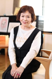「番組降板で落ち込んでいるとき、南あわじの幼なじみが『頑張れ』ではなく『ちょっとゆっくりしたら』とメールをくれた。心底ありがたかった」と話す上沼恵美子さん=大阪府内(撮影・小林良多) 「番組降板で落ち込んでいるとき、南あわじの幼なじみが『頑張れ』ではなく『ちょっとゆっくりしたら』とメールをくれた。心底ありがたかった」と話す上沼恵美子さん=大阪府内(撮影・小林良多)