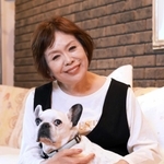 取材時には元気だったベベとのツーショット。この写真を気に入ってくれた上沼恵美子さんは「私の遺影にします!」=大阪府内(撮影・小林良多)