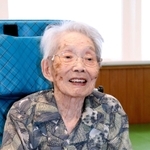 フィリピン・ミンダナオ島での日々を振り返る加武三代子さん=高砂市内