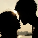 このキスが将来のお口の健康を左右するかもしれません…(MOMOTAROU/stock.adobe.com)