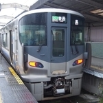 昼間時間帯の羽衣線は15分間隔で運行される。