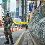 昨年5月のロックダウン時のマレーシア・クアラルンプール市街。外出制限が守られないため、軍も出動した=hafizjohari(c)123RF.COM