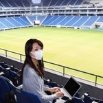 バルコニー席でテレワーク