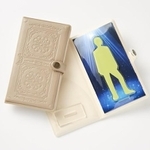 まさかこの中にアクスタが入っているとは…(提供)