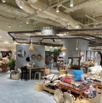 阪神梅田本店5階にオープンした「イッテンモノマルシェ with リンネル」の店内=リンネル (@liniere_tkj)インスタグラム公式アカウントより