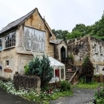 臨場感たっぷりに再現された村内はイギリスそのもの