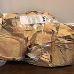 ぼろぼろになった国際小包(naoさん提供)