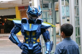 環境ヒーロー「龍青神ブルーヴ」(c)ブルーコンシャスグループ株式会社 環境ヒーロー「龍青神ブルーヴ」(c)ブルーコンシャスグループ株式会社