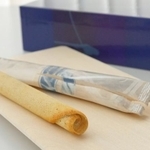 手前のシガールはもちろん、包装の袋も木でできています(画像提供:キボリノコンノさん)