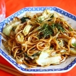 お洒落で豪華なディナーに誘うつもりがリクエストはなんと「焼きそば」(イメージ画像)