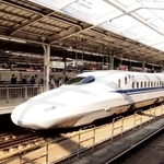 新大阪駅で発車を待つ「のぞみ」