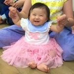 屈託のない笑顔は、病気であることを感じさせない=うさぎのあくびさん(@kinako_oinari)提供