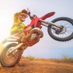 ウィリー走行のイメージ写真(herraez/stock.adobe.com)