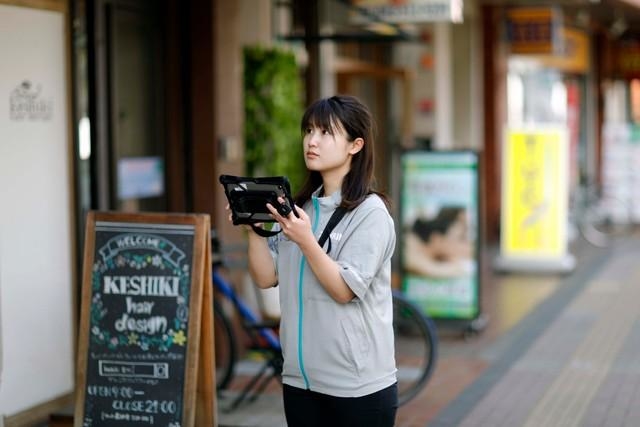 住宅地図調査員による調査の様子(ゼンリン提供)