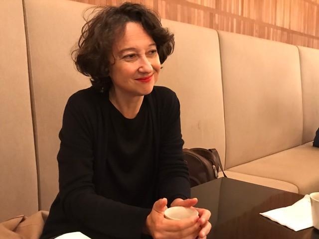 新刊『京都に咲く一輪の薔薇』(早川書房)の著者、ミュリエル・バルベリさん