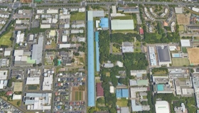 空から見えるながーい建物 (C) Google 空から見えるながーい建物 (C) Google