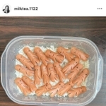 ぎっしりと詰められたウインナー星人。「フラダンスしてるみたい」との反応もある(いずれもmilkteaさん提供)