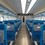 東海道新幹線の車内(oka/stock.adobe.com)