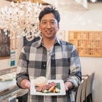 「まだ高知を訪れたことがない、高知の食材や料理を食べたことのない人には、まず手に取って食べてもらいたい」と話す藤川球児さん(提供写真)